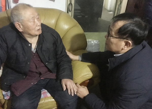 \\192.168.15.4\temp\08-辦公室\黃家懷\每日新聞稿\2019.1.24公司領(lǐng)導(dǎo)慰問(wèn)離休老干部\0.jpg